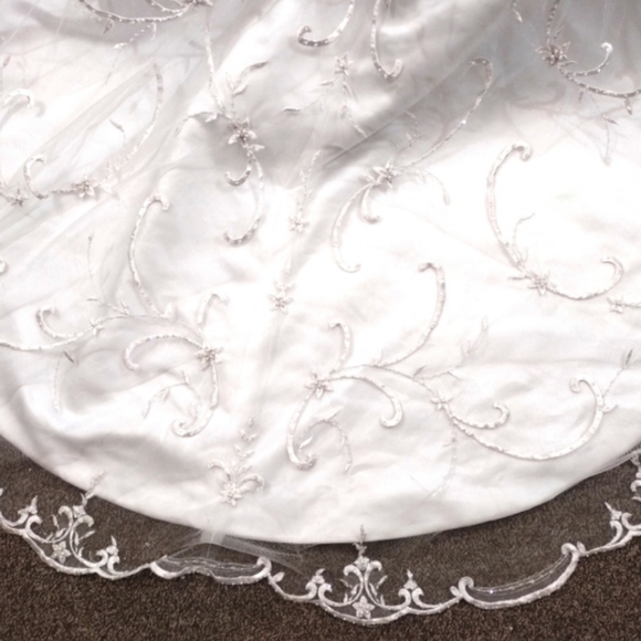 Olay cassini wedding dress - Picture 10 of 16